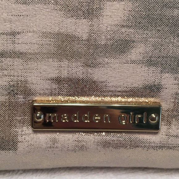 Madden Girl LOVE shiny gold wallet. - Picture 5 of 8